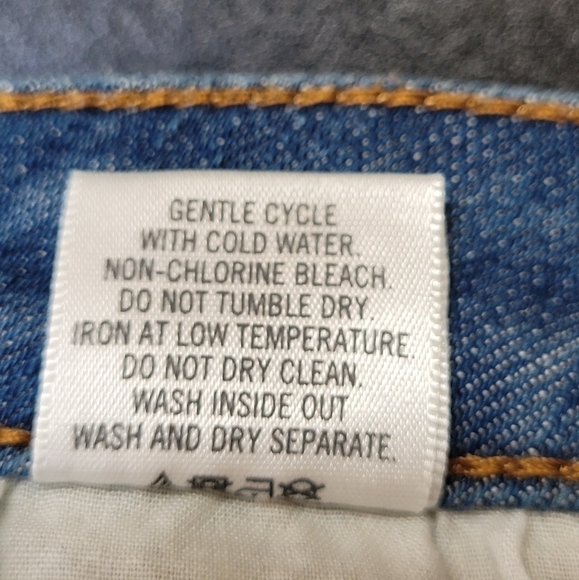 Harper Floral Embroidered Distressed Denim Mid-Rise Shorts - Size 29 - Picture 9 of 9